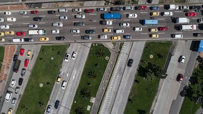 Del 19.3 millones de vehículos en Colombia, el 61% son motocicletas, el 38% son automóviles y el 1% son remolques y semirremolques.