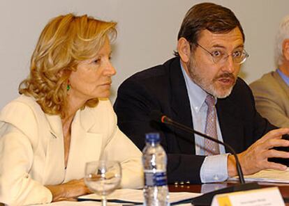 Elena Salgado, ministra de Sanidad, y Jaime Lissavetzky, secretario de Estado para el Deporte.