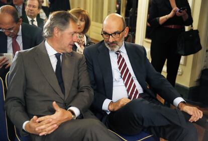 José Manuel Entrecanales, presidente de Acciona, y Fernando Abril-Martorell, presidente de Indra.