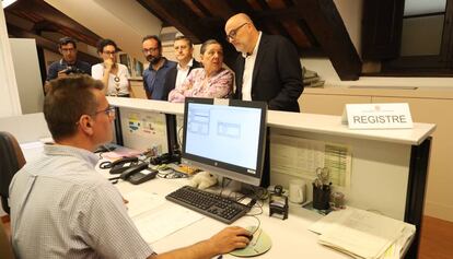 Diputats de Junts pel Sí i la CUP, al registre del Parlament.