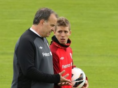 Bielsa y Muniain durante un entrenamiento.