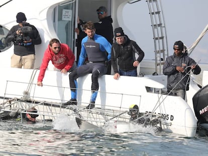 Michael Phelps (en el centro), en uno de los programas que ha grabado para Discovery Channel.