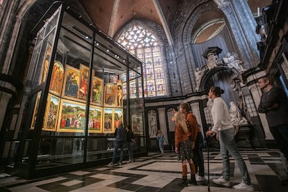 La 'Adoración del Cordero Místico', en la Catedral de Gante, obra maestra con la que los hermanos Van Eyck revolucionaron la historia del arte.