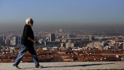 El cielo de Madrid visto desde Vallecas en noviembre pasado, el mes con m&aacute;s contaminaci&oacute;n de los &uacute;ltimos seis a&ntilde;os.