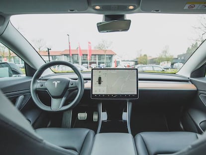 Interior de un EV Tesla.