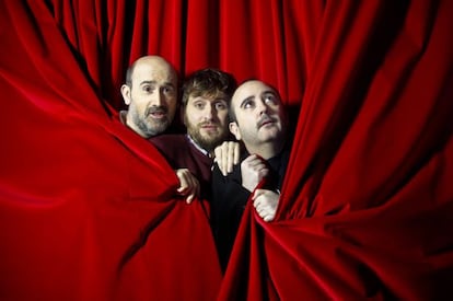 Javier Cámara, Raúl Arévalo y Carlos Areces, de izquierda a derecha, en la productora El Deseo.