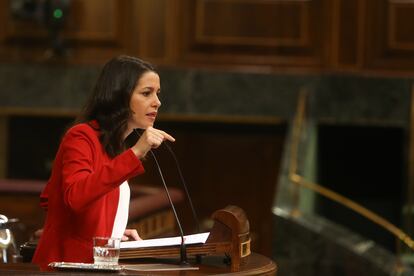 La líder de Cs, Inés Arrimadas, interviene durante la sesión plenaria para la aprobación de la prórroga del estado de alarma.