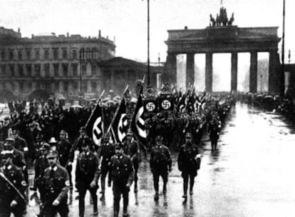 Parada nazi en Unter der Linden.