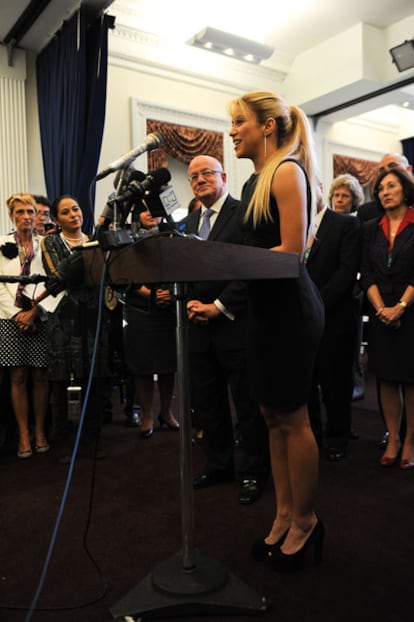 Shakira comparece en la Casa Blanca tras su primera reunión como parte de la Comisión para la Excelencia Educativa de los Hispanos.