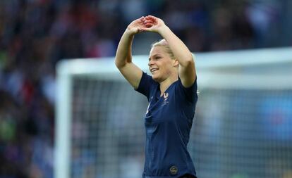 Le Sommer celebra el triunfo de Francia ante Corea del Sur.