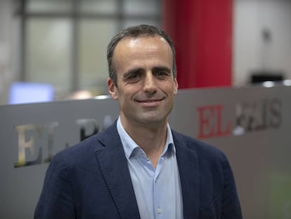 El nou director adjunt d'EL PAÍS, Miquel Noguer, a la redacció de Barcelona.