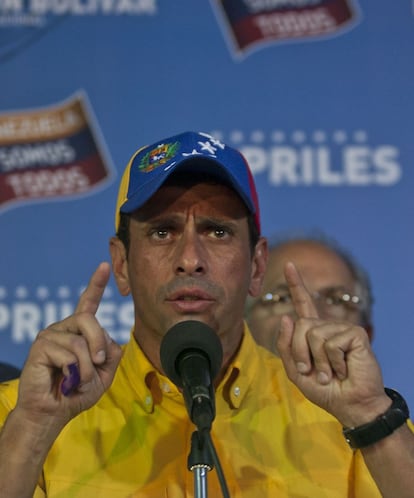 Capriles pide la revisión del proceso electoral.