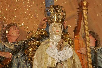 Coronación de la Virgen en la representación del &#39;Misteri&#39;, ayer, en Elche.