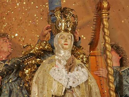 Coronación de la Virgen en la representación del &#39;Misteri&#39;, ayer, en Elche.