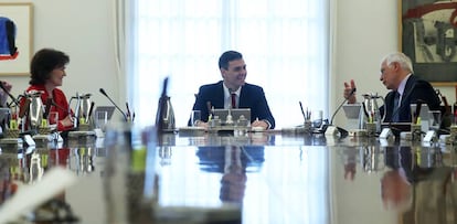 El presidente del Gobierno, Pedro Sánchez, durante la primera reunión del Consejo de Ministros.