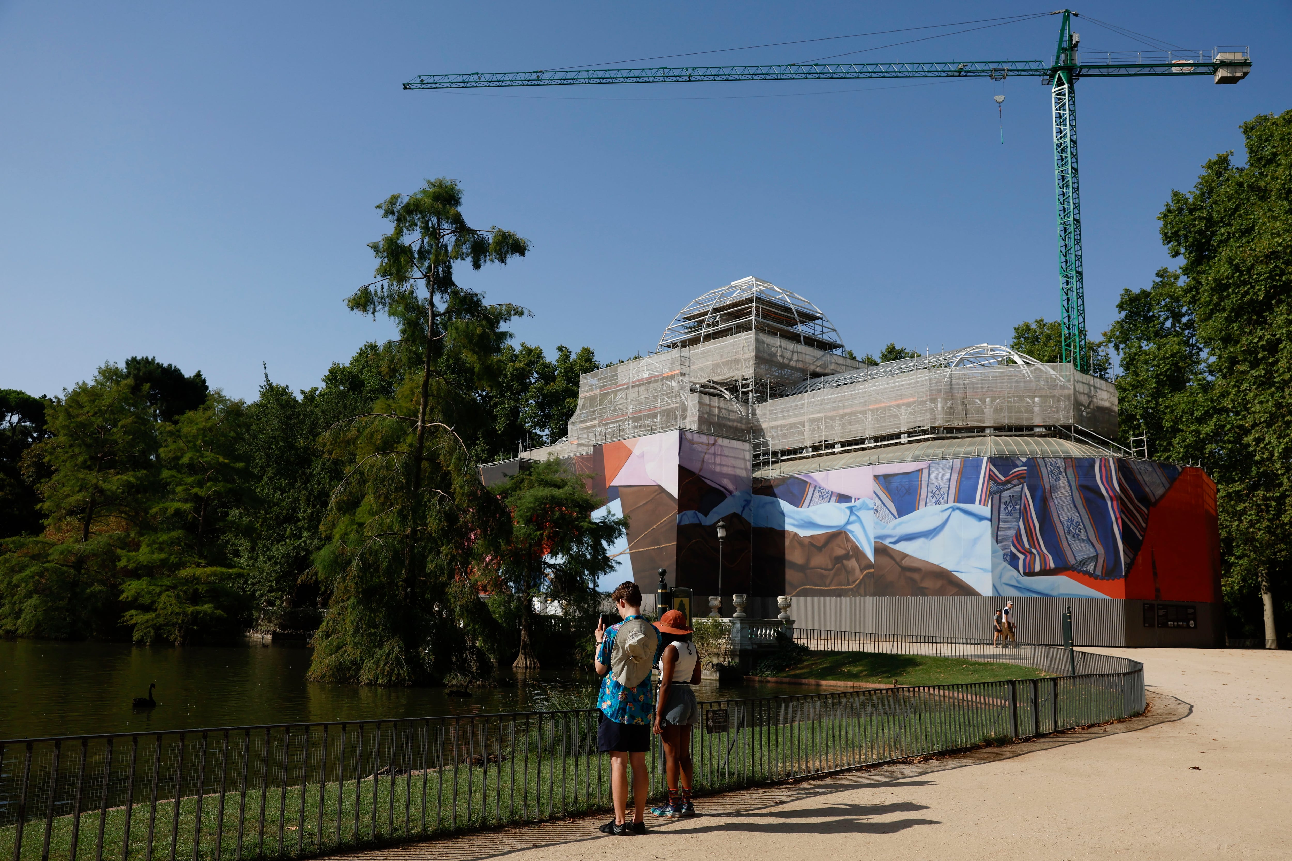 Cinco mil nuevos cristales para el Palacio de Cristal: “Cada vez que había pedrisco, ¡a cambiar vidrios!“