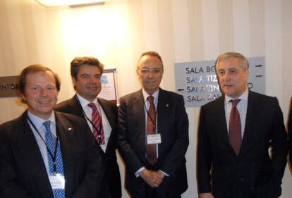 Ramón Estalella (Cehat), Emilio Gallego (FEHR), Joan Gaspart (CEOE) y el vicepresidente de la Comisión Europea, Antonio Tajani, en Roma.