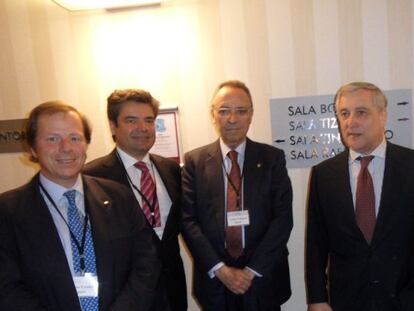 Ramón Estalella (Cehat), Emilio Gallego (FEHR), Joan Gaspart (CEOE) y el vicepresidente de la Comisión Europea, Antonio Tajani, en Roma.