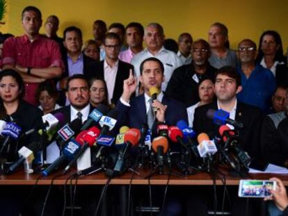El presidente interino de Venezuela intenta aprovechar el descontento en las Fuerzas Armadas para provocar una ruptura