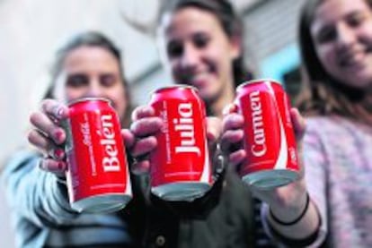 Coca-Cola lanzó 550 millones de envases con los 114 nombres más comunes en España, según el INE.