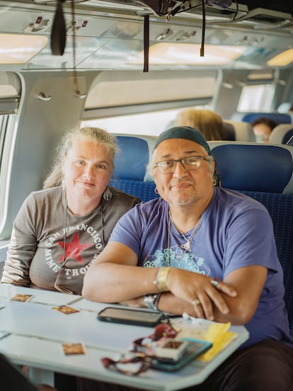 Rolando Morales and Susana MacIntosh, on their way to Paris.