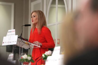 Cristina Cifuentes en un desayuno informativo. 