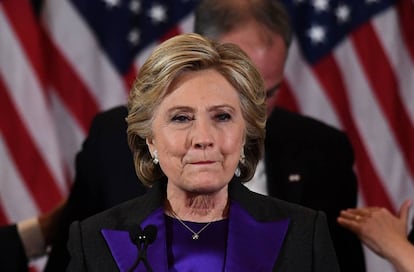 Hillary Clinton da un discurso despu&eacute;s de su derrota en las elecciones a la presidencia de EE UU
   
 
 