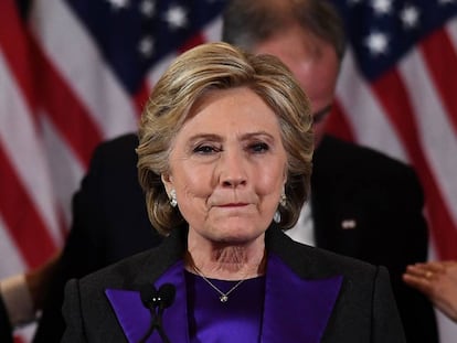 Hillary Clinton faz um discurso depois de sua derrota nas eleições presidenciais dos EUA.