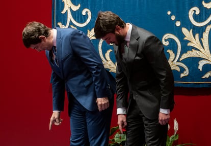 Mañueco y Gallardo, esta mañana, durante la toma de posesión del Gobierno de Castilla y León en el auditorio Miguel Delibes de Valladolid esta mañana.