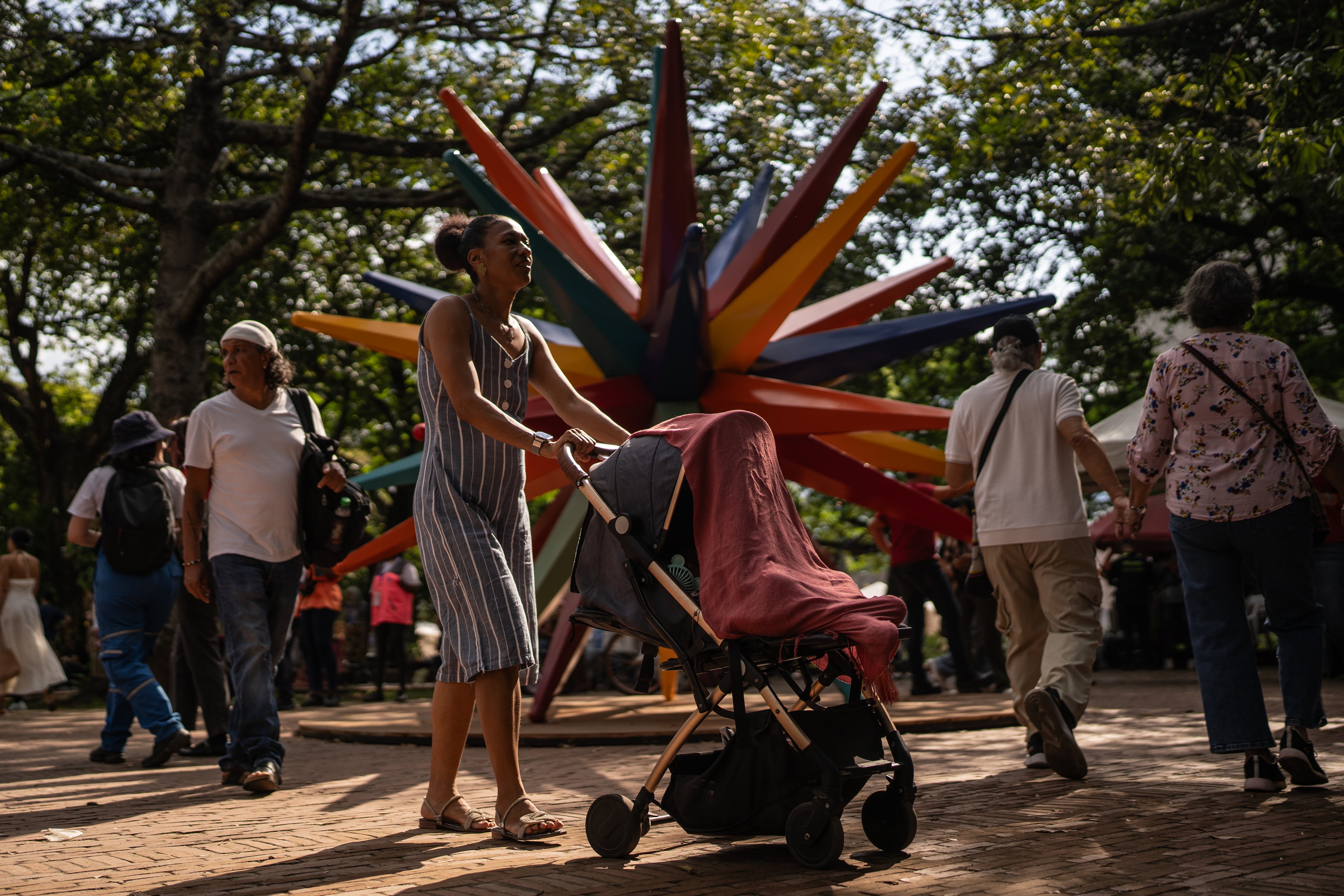 Asistentes a la Zona Verde durante la COP16, en Cali, el 21 de octubre de 2024.