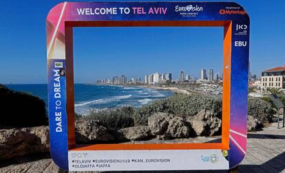 Cartel publicitario de Eurovisión en la costa de Tel Aviv.