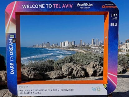 Cartel publicitario de Eurovisión en la costa de Tel Aviv.