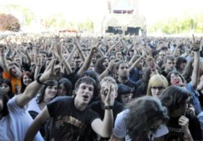 Un grupo de asistentes a uno de los conciertos del Azkena Rock del pasado mes de junio.