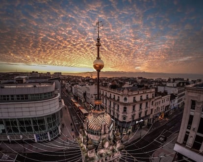 Travizeo es el nick de este fotógrafo que captó este bello amanecer en Brighton (Inglaterra). El dron que le permitió tal estampa se llama DJI Phantom, armado con una Go Pro Hero 3 Black Edition.