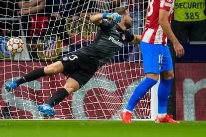 Oblak encaja el segundo gol del Liverpool durante el partido de la Liga de Campeones disputado el pasado 19 de octubre en el Wanda Metropolitano. (AP Photo/Manu Fernandez)