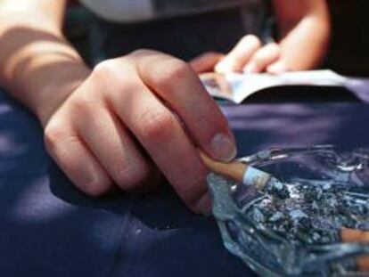 Los cigarrillos Sutra, conocidos como "bidis" y muy populares en la India, desaparecerán en 30 días de los establecimientos de EE.UU., informó hoy la Agencia de Control de Alimentos y Medicamentos (FDA, por sus siglas en inglés) en un comunicado. EFE/Archivo
