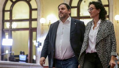 Oriol Junqueras y Marta Rovira, en octubre de 2017 en el Parlament.