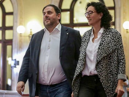 Oriol Junqueras y Marta Rovira, en octubre de 2017 en el Parlament.