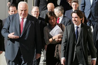 El ex canciller alemn Helmut Kohl y Jos Mara Aznar, ayer en Madrid.