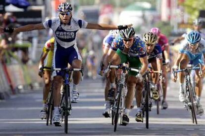 Alessandro Petacchi celebra su tercera victoria.