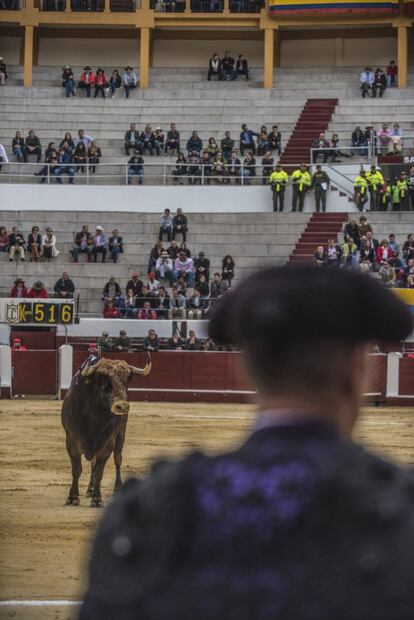 El dispositivo policial de la Alcaldía de Bogotá está compuesto por 2.000 policías, algunos de ellos en el interior de la plaza.