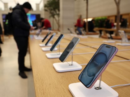 iPhones en una Apple Store en Londres, este enero.