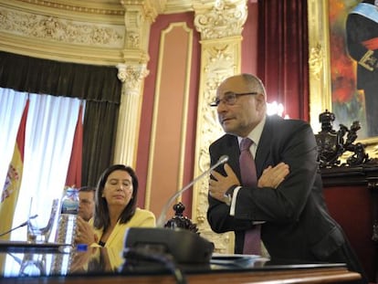 Francisco Rodr&iacute;guez se despide de la alcald&iacute;a de Ourense durante el pleno extraordinario.