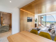 Interior de una de las 'branded residences' desarrolladas por Higuerón Developments para el hotel Curio by Hilton en Fuengirola (Málaga)