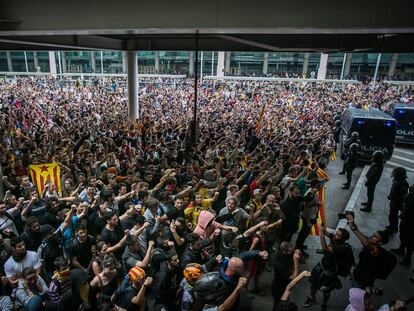 Protesta en el aeropuerto de El Prat, en Barcelona, tras la sentencia del 'procés', el 14 de octubre de 2019.