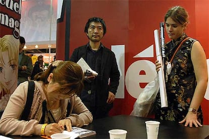 Tachibana Higuchi y Takashi Sakuma, en el Salón del Manga.