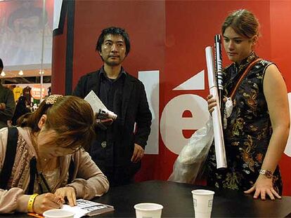 Tachibana Higuchi y Takashi Sakuma, en el Salón del Manga.