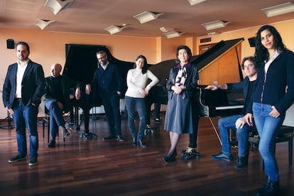 Paloma O'shea posa con los integrantes del Cuarteto Quiroga (izquierda), el pianista Luis del Valle y la violinista Ana María Valderrama. 