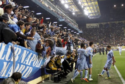 La valla cede durante la celebración del gol del Nápoles