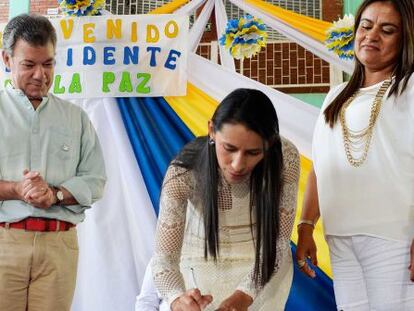 El Presidente Juan Manuel Santos asistió ayer a la posesión de Delcy Esperanza Isaza como nueva alcaldesa de Rioblanco (Tolima), un municipio emblemático afectado por la violencia.